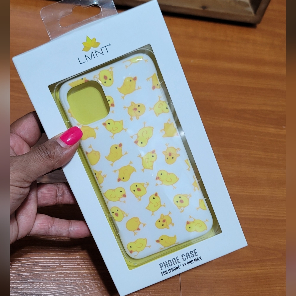 LMNT IPhone 11 PRO MAX White Chick Pattern Phone Case
